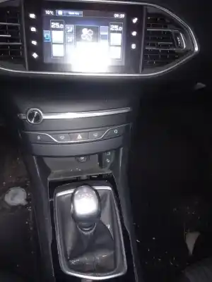 Veículo de Sucata peugeot 308 sw active do ano 2016 alimentado bhz