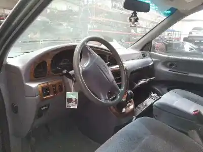 Veículo de Sucata kia carnival td ls do ano 2000 alimentado j3