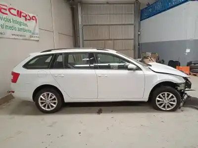 Здавання транспортного засобу skoda octavia combi (5e5) elegance року 2015 потужний clh