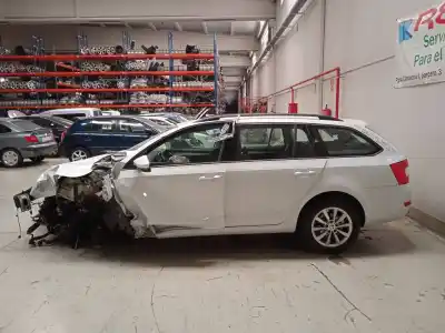Здавання транспортного засобу skoda octavia combi (5e5) elegance року 2015 потужний clh