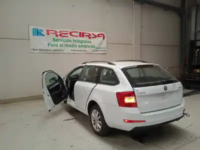 Здавання транспортного засобу skoda octavia combi (5e5) elegance року 2015 потужний clh