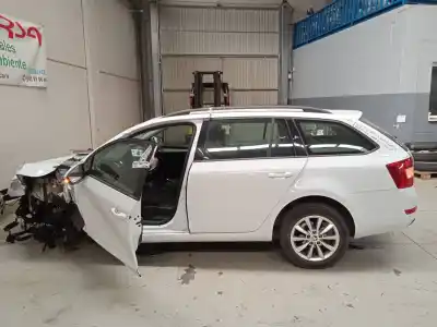 Здавання транспортного засобу skoda octavia combi (5e5) elegance року 2015 потужний clh