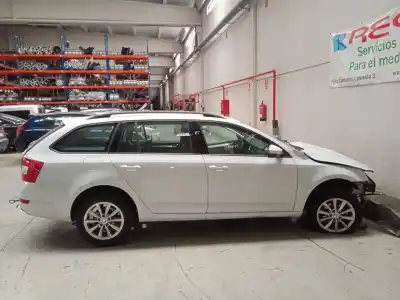 Здавання транспортного засобу skoda octavia combi (5e5) elegance року 2015 потужний clh