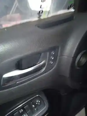 Здавання транспортного засобу lancia thema platinum року 2012 потужний exf