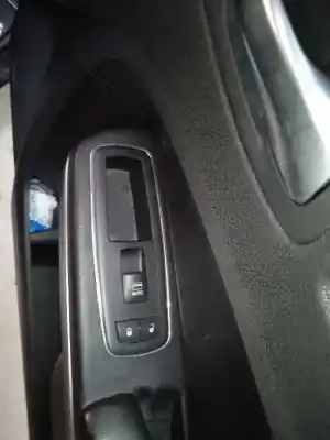 Здавання транспортного засобу lancia thema platinum року 2012 потужний exf