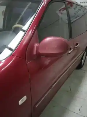 Veículo de Sucata kia carnival td ls do ano 2002 alimentado j3