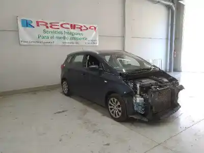 Vehicul casat kia carens ( ) basic al anului 2015 alimentat d4fd