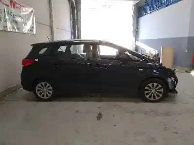 Vehicul casat kia carens ( ) basic al anului 2015 alimentat d4fd