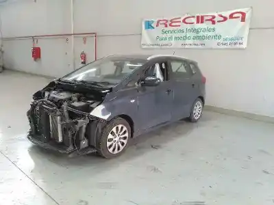 Vehicul casat kia carens ( ) basic al anului 2015 alimentat d4fd