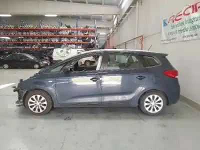 Vehicul casat kia carens ( ) basic al anului 2015 alimentat d4fd
