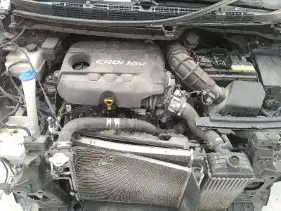 Vehicul casat kia carens ( ) basic al anului 2015 alimentat d4fd