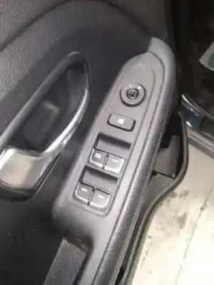 Vehicul casat kia carens ( ) basic al anului 2015 alimentat d4fd