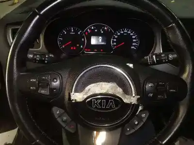 Vehicul casat kia carens ( ) basic al anului 2015 alimentat d4fd