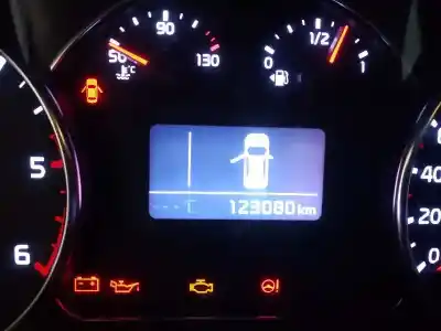 Vehicul casat kia carens ( ) basic al anului 2015 alimentat d4fd