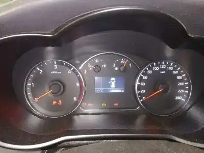 Vehicul casat kia carens ( ) basic al anului 2015 alimentat d4fd