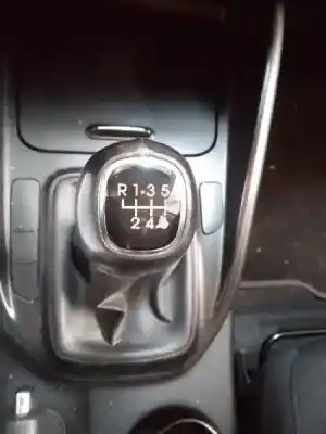 Vehicul casat kia carens ( ) basic al anului 2015 alimentat d4fd