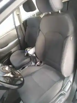 Vehicul casat kia carens ( ) basic al anului 2015 alimentat d4fd