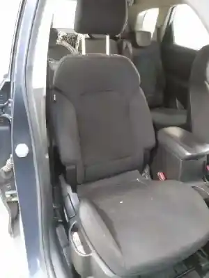 Vehicul casat kia carens ( ) basic al anului 2015 alimentat d4fd