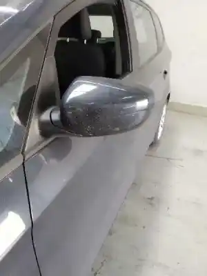 Vehicul casat kia carens ( ) basic al anului 2015 alimentat d4fd