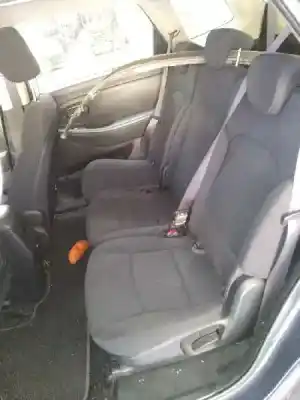 Vehicul casat kia carens ( ) basic al anului 2015 alimentat d4fd