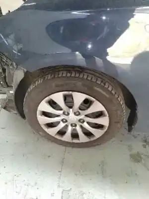 Vehicul casat kia carens ( ) basic al anului 2015 alimentat d4fd