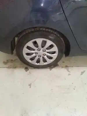 Vehicul casat kia carens ( ) basic al anului 2015 alimentat d4fd