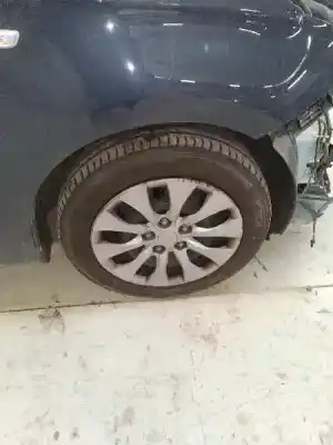 Vehicul casat kia carens ( ) basic al anului 2015 alimentat d4fd