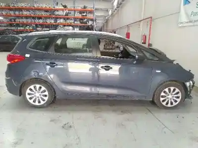 Vehicul casat kia carens ( ) basic al anului 2015 alimentat d4fd