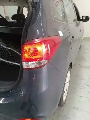 Vehicul casat kia carens ( ) basic al anului 2015 alimentat d4fd