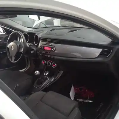 Veicolo di demolizione alfa romeo giulietta (191) distinctive dell'anno 2011 alimentato 940a3000