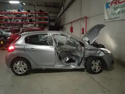 Veículo de Sucata peugeot 208 tech edition blue hdi do ano 2019 alimentado yhy