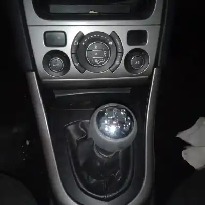 Veículo de Sucata peugeot 308 confort do ano 2009 alimentado 5fw