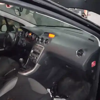 Veículo de Sucata peugeot 308 confort do ano 2009 alimentado 5fw