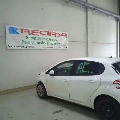 Veículo de Sucata peugeot 208 active do ano 2015 alimentado 9hp