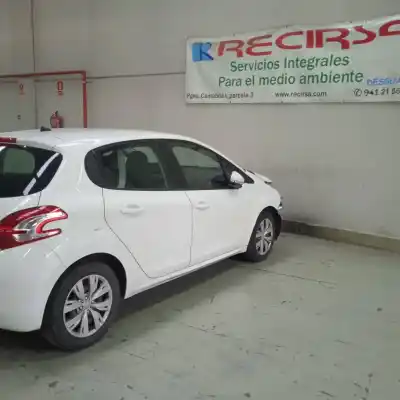 Veículo de Sucata peugeot 208 active do ano 2015 alimentado 9hp