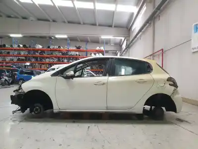 Veículo de Sucata peugeot 208 active do ano 2013 alimentado hm01