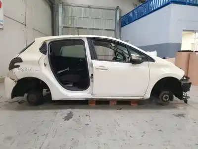 Veículo de Sucata peugeot 208 active do ano 2013 alimentado hm01