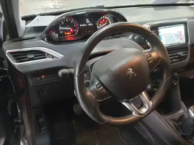 Veículo de Sucata peugeot 208 active do ano 2016 alimentado dv6fd