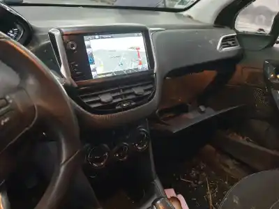 Veículo de Sucata peugeot 208 active do ano 2016 alimentado dv6fd