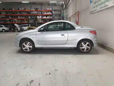Veículo de Sucata peugeot 206 cc cc do ano 2003 alimentado nfutu5jp4
