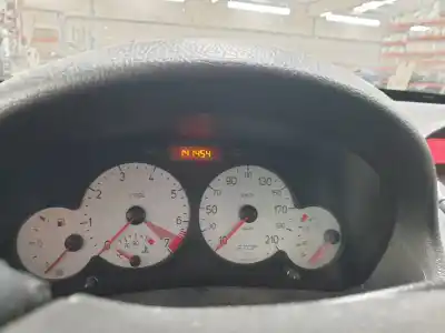 Veículo de Sucata peugeot 206 cc cc do ano 2003 alimentado nfutu5jp4