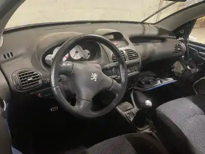 Veicolo di demolizione peugeot 206 cc cc dell'anno 2001 alimentato rfnew10j4