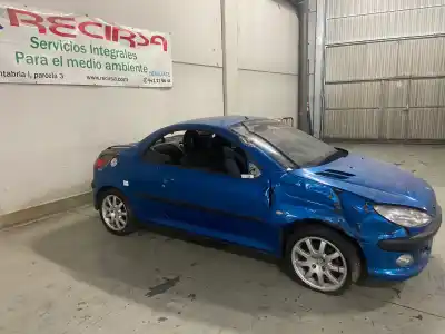 Veicolo di demolizione peugeot 206 cc cc dell'anno 2001 alimentato rfnew10j4