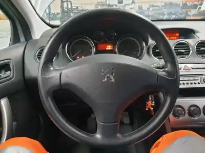 Veículo de Sucata peugeot 308 confort do ano 2009 alimentado 5fw