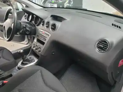 Veículo de Sucata peugeot 308 confort do ano 2009 alimentado 5fw