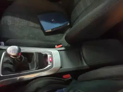 Veículo de Sucata peugeot 308 sw active do ano 2015 alimentado 9h05