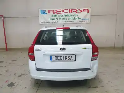 Veículo de Sucata kia cee´d emotion do ano 2011 alimentado d4fb