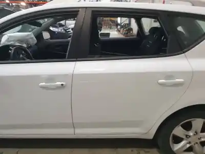 Veículo de Sucata kia cee´d emotion do ano 2011 alimentado d4fb