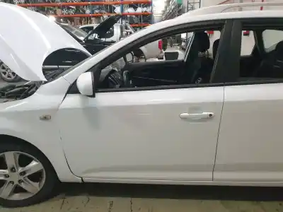 Veículo de Sucata kia cee´d emotion do ano 2011 alimentado d4fb