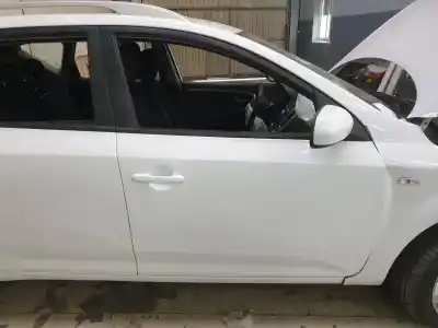 Veículo de Sucata kia cee´d emotion do ano 2011 alimentado d4fb